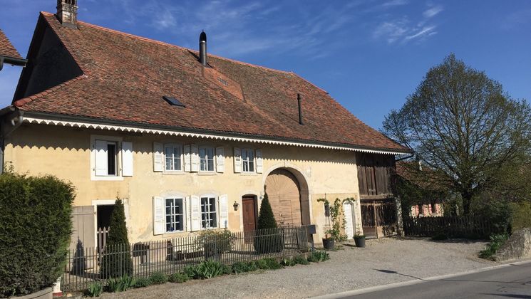 Zu verkaufen:
Historisches Bauernhaus 
mit Garten und Gästehaus