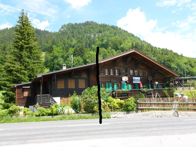 Chalet dating from 1657 in the heart of a plank